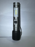 چراغ قوه اورجینال برند زینگارو کد Km-286 زوم دار همراه یک عدد شارژر فندکی اشانتیون